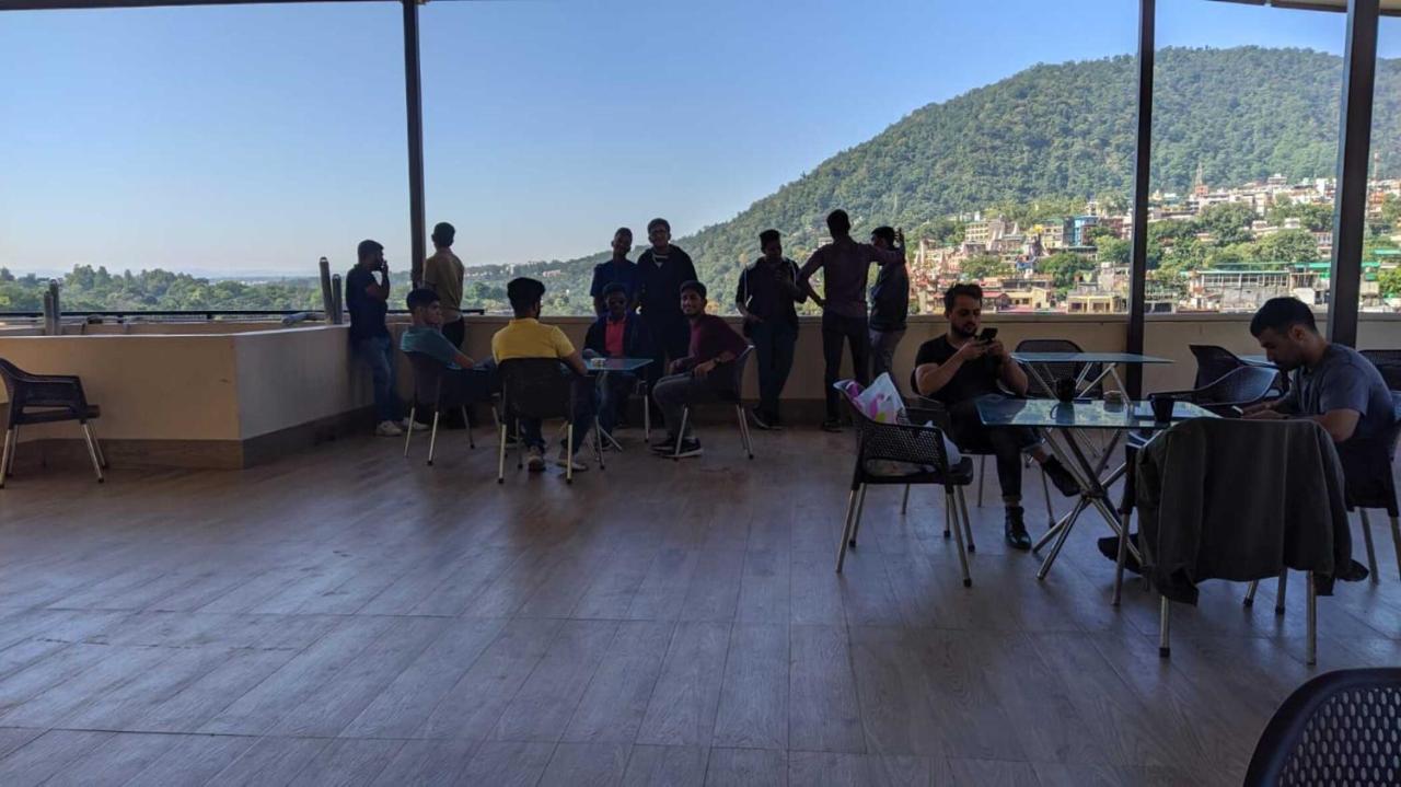 Madpackers Rishikesh 2-0 Hostel ภายนอก รูปภาพ